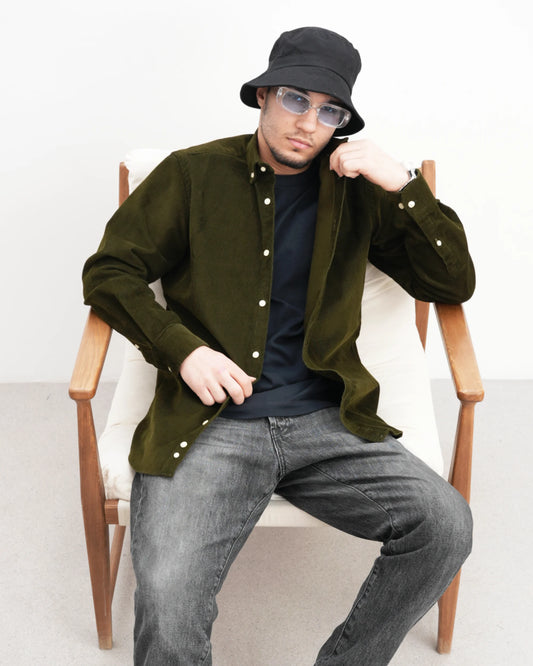 MUBU Cosserat Haki Kadife Gömlek - Model Lifestyle