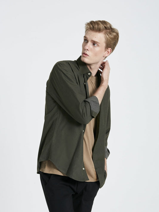 Haki flanel gömlek.