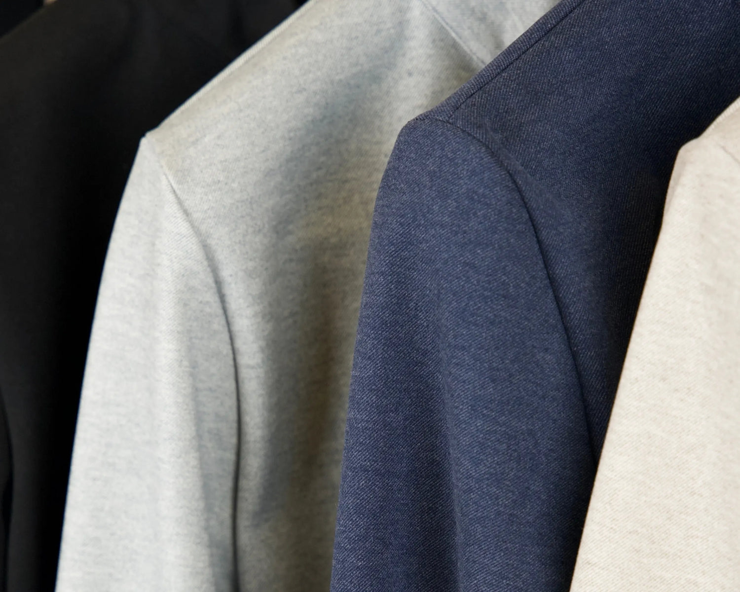 MUBU Diago Half-Zip Teknik Kazak Yakın Çekim Banner