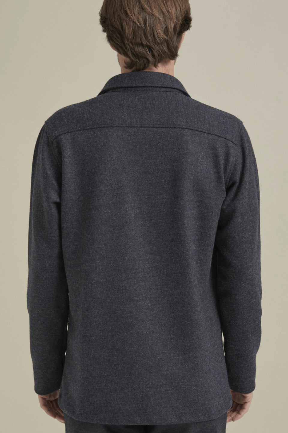 Bonny Cardies – Yünlü Hırka Gömlek antrasit manken üzerinde arka görünüm.