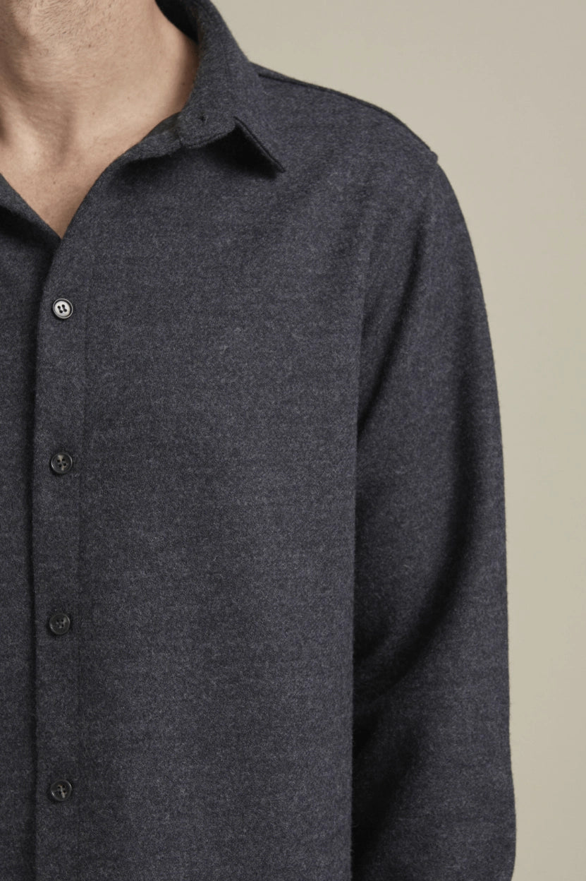 Bonny Cardies – Yünlü Hırka Gömlek antrasit kumaş detayı