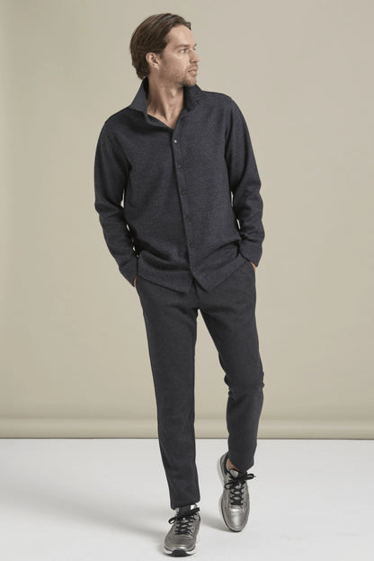 Bonny Cardies – Yünlü Hırka Gömlek antrasit life style çekim.