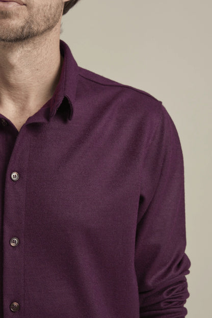 Bonny Cardies – Yünlü Hırka Gömlek bordo manken üzerinde kumaş detay resmi.