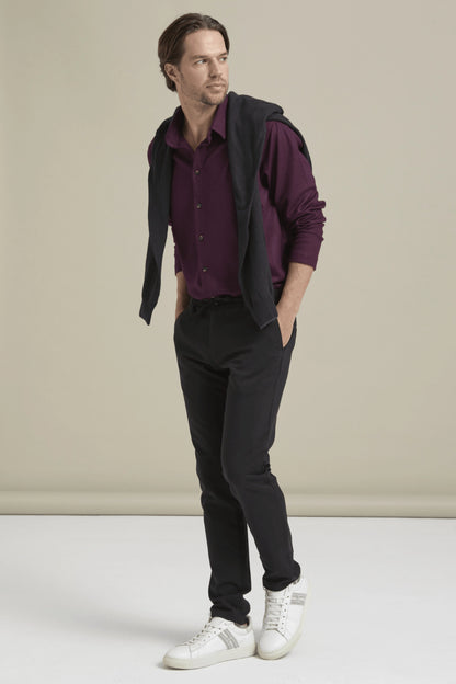 Bonny Cardies – Yünlü Hırka Gömlek bordo üzerine hırka atılmış life style yandan görsel.