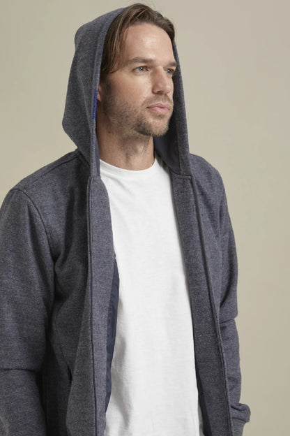 Fancy Coat | Antrasit Yünlü Örme Kapüşonlu Mont Ceket önü açık kapüşon kapalı model üzerinde yandan yakın çekim.