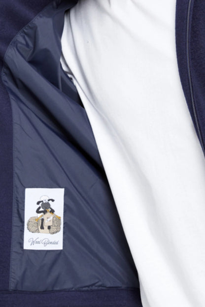 Fancy Coat | Lacivert Yünlü Örme Kapüşonlu Mont Ceket etiket ve astar detayı.