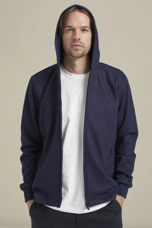 Fancy Coat | Lacivert Yünlü Örme Kapüşonlu Mont Ceket stüdyoda önü açık modelli yakın görünüm.