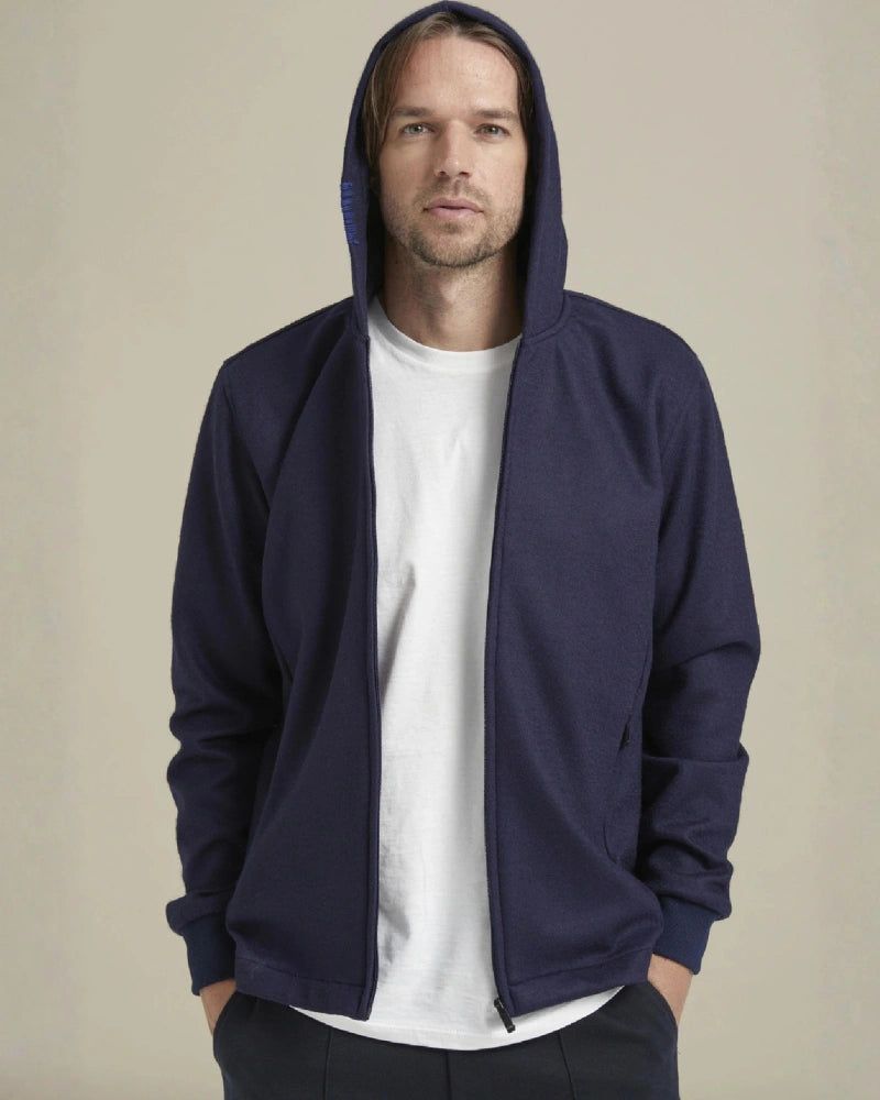 Fancy Coat | Lacivert Yünlü Örme Kapüşonlu Mont Ceket stüdyoda önü açık modelli yakın görünüm.