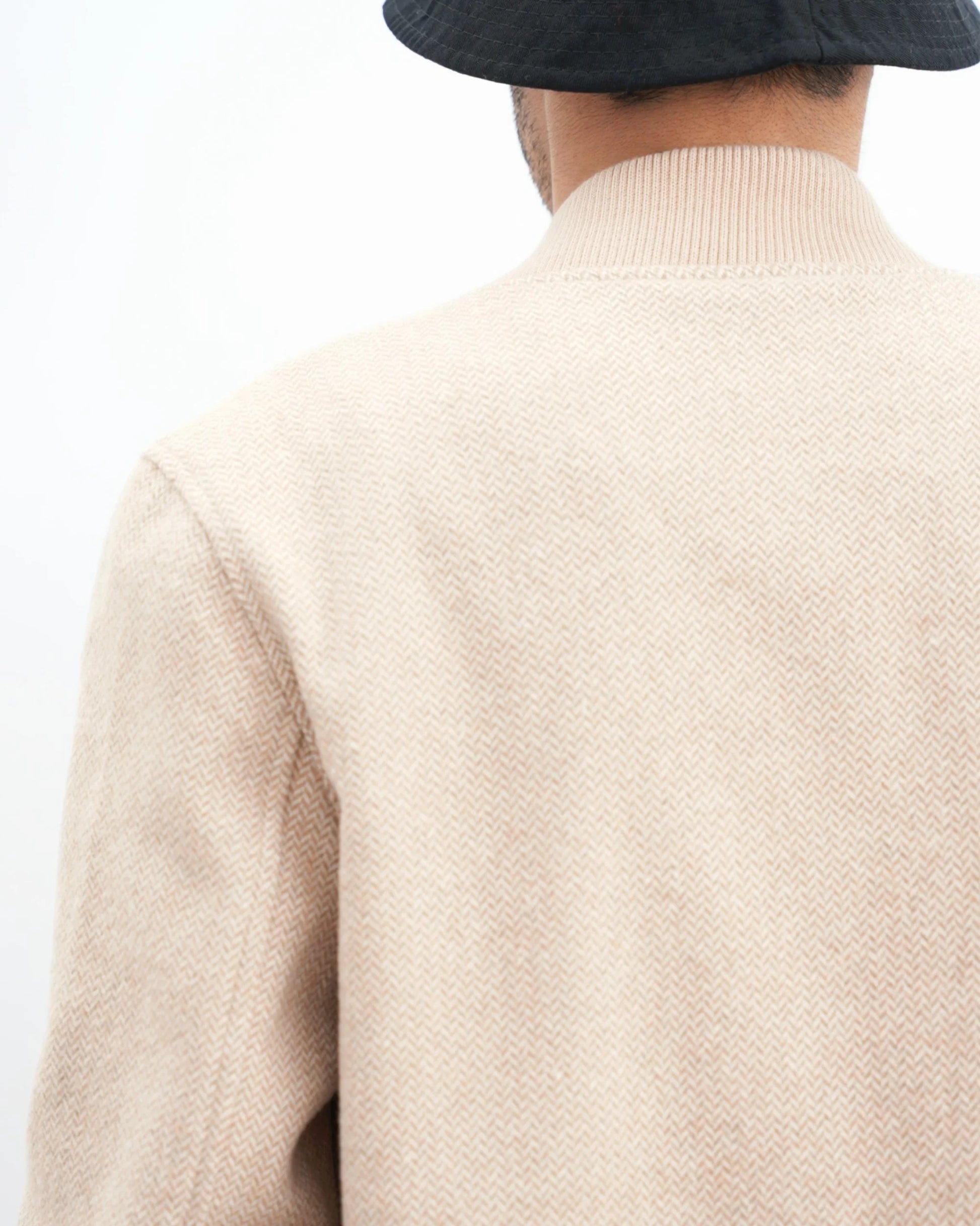 MUBU Balıksırtı Bomber Ceket – Bej - Manken Arka Yakın Görünüm