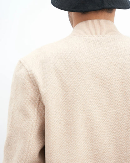 MUBU Balıksırtı Bomber Ceket – Bej - Manken Arka Yakın Görünüm