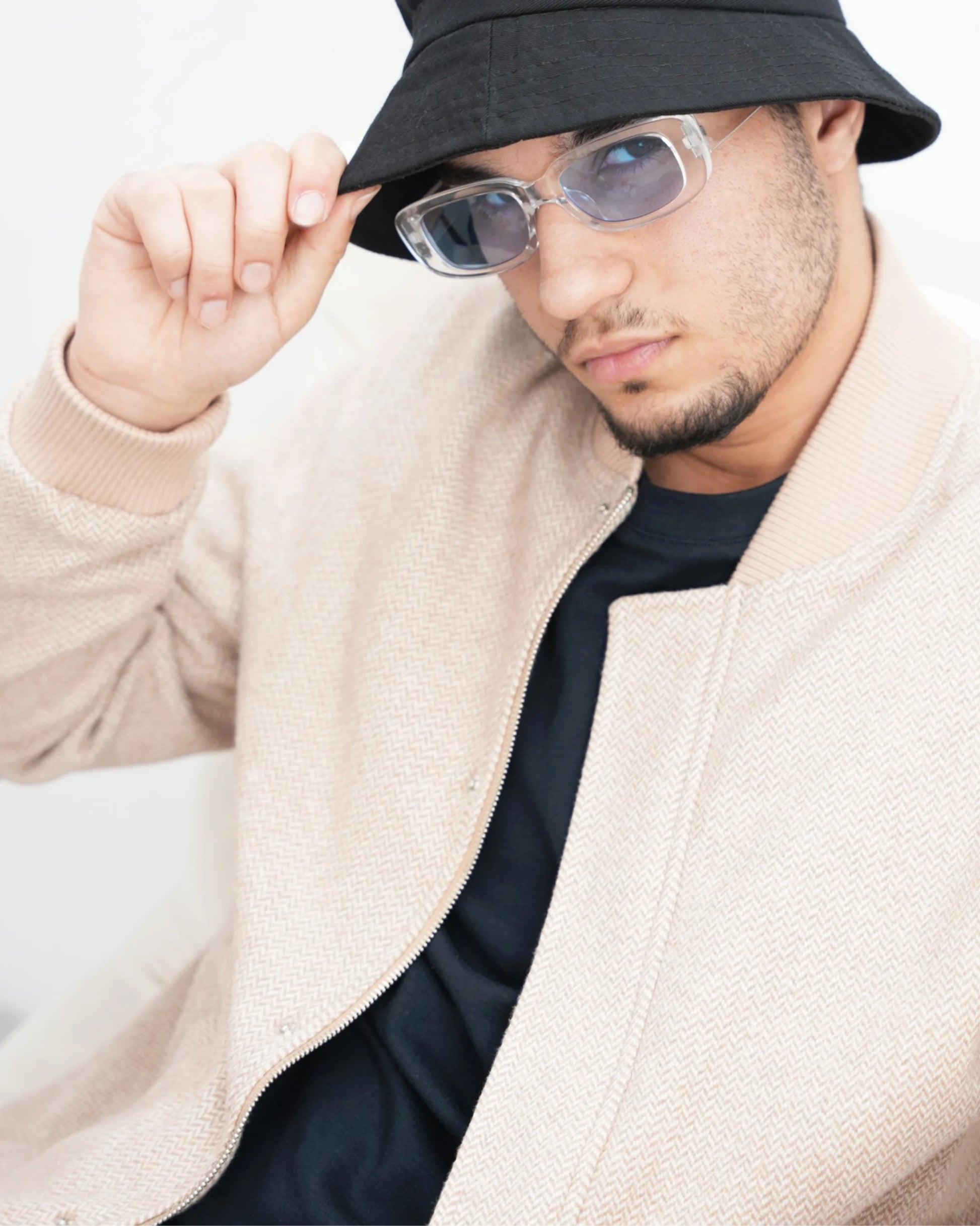 MUBU Balıksırtı Bomber Ceket – Bej - Manken close up Görünüm