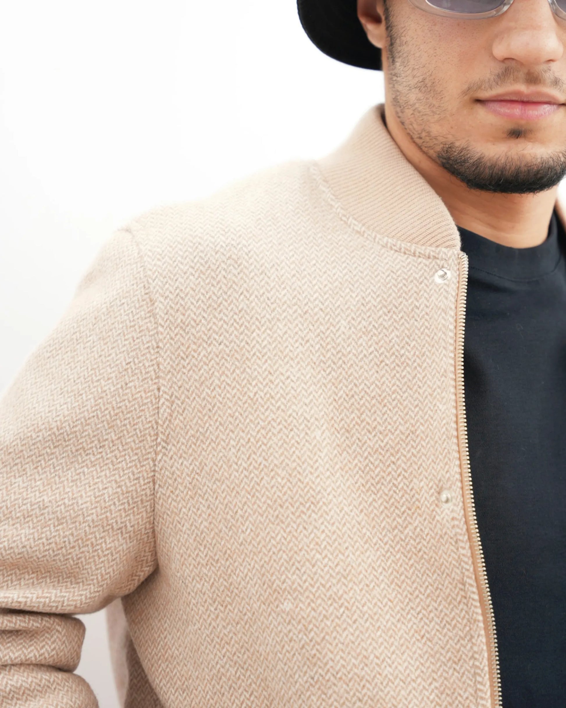 MUBU Balıksırtı Bomber Ceket – Bej - Manken Yakın Kumaş Görünüm