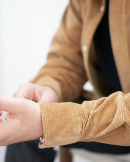MUBU Cosserat Camel Kadife Gömlek - Manşet Detayı