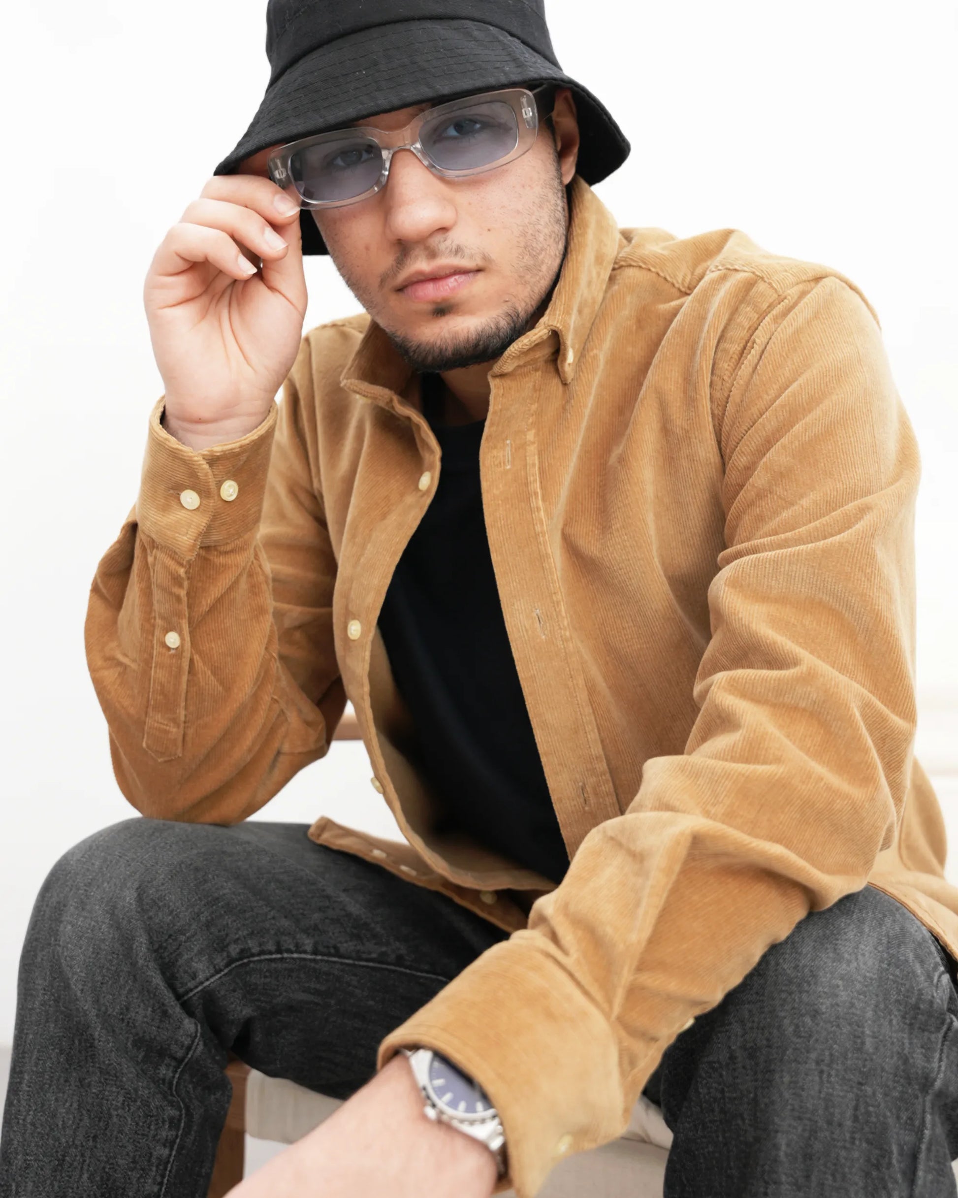 MUBU Cosserat Camel Kadife Gömlek - Model Lifestyle