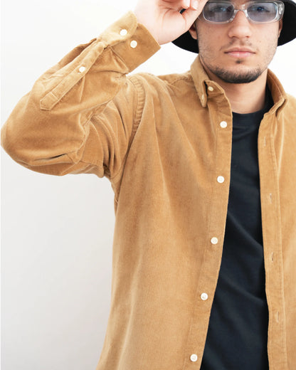 MUBU Cosserat Camel Kadife Gömlek - Model Yakın Çekim