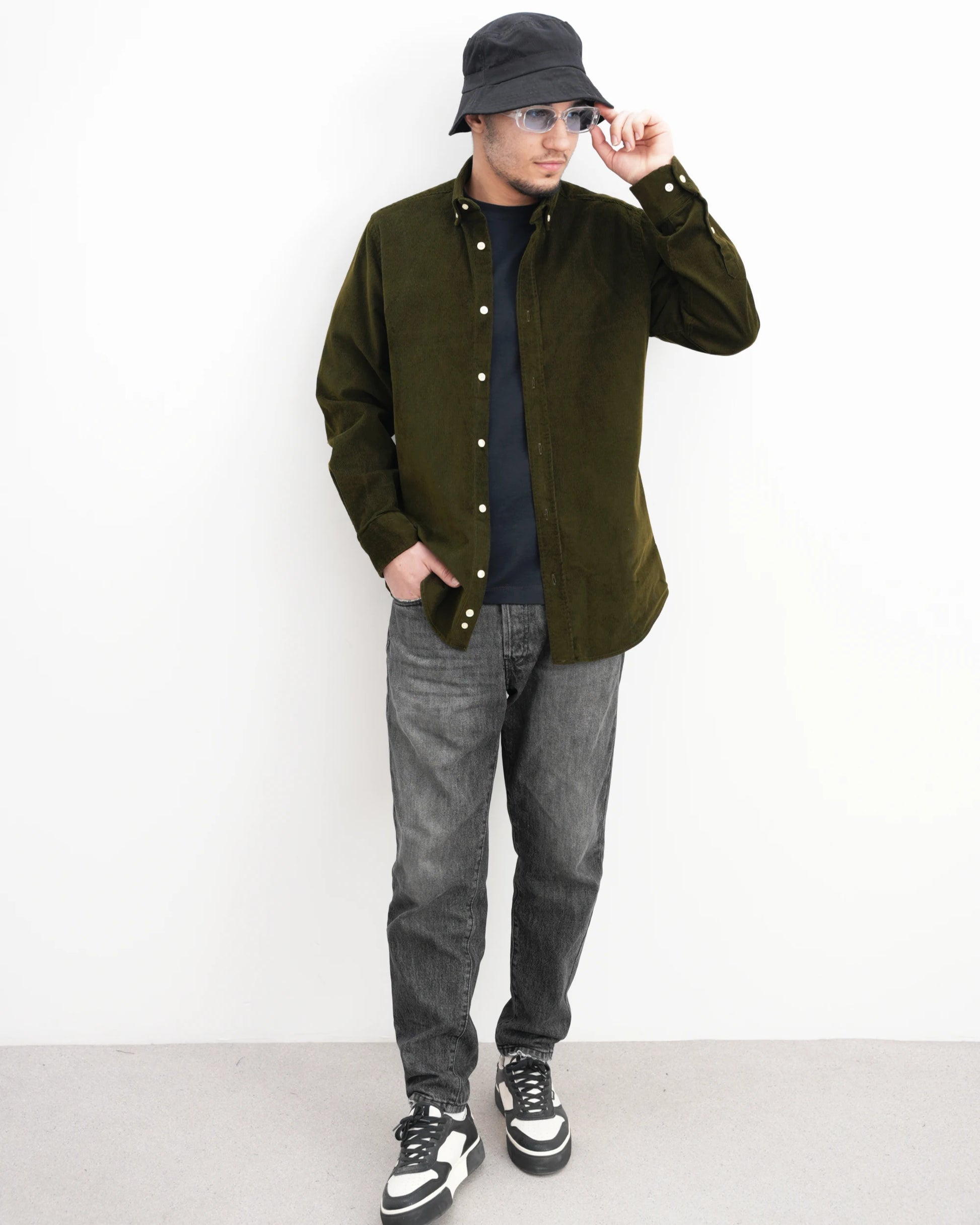 MUBU Cosserat Haki Kadife Gömlek - Model Tam Boy