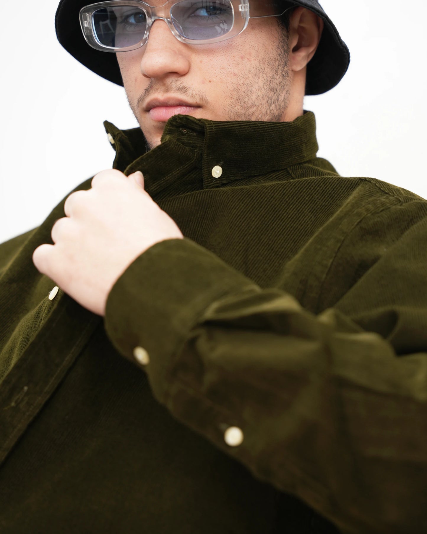 MUBU Cosserat Haki Kadife Gömlek - Model Detay