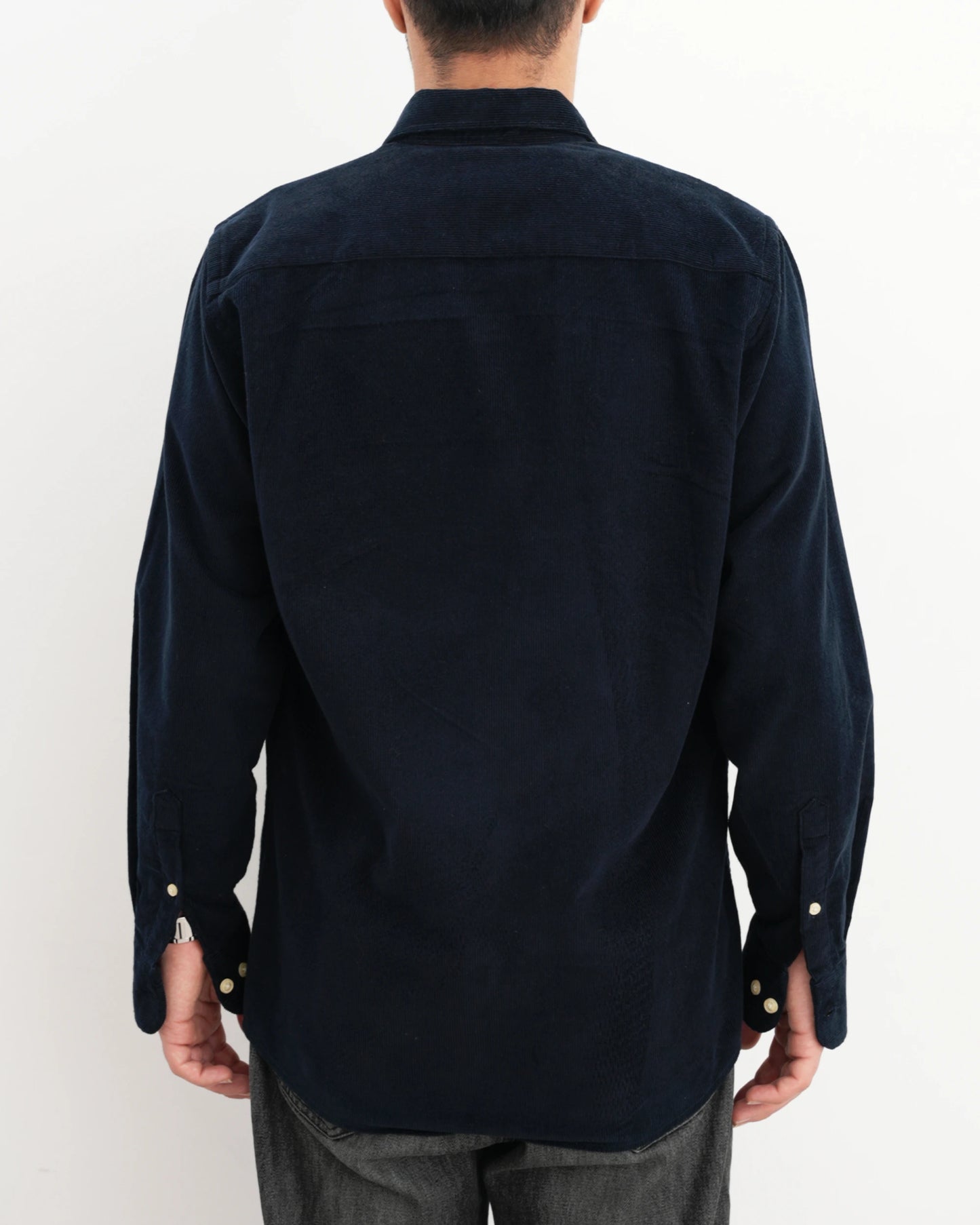 MUBU Cosserat Lacivert Kadife Gömlek - Model Arka Görünüm