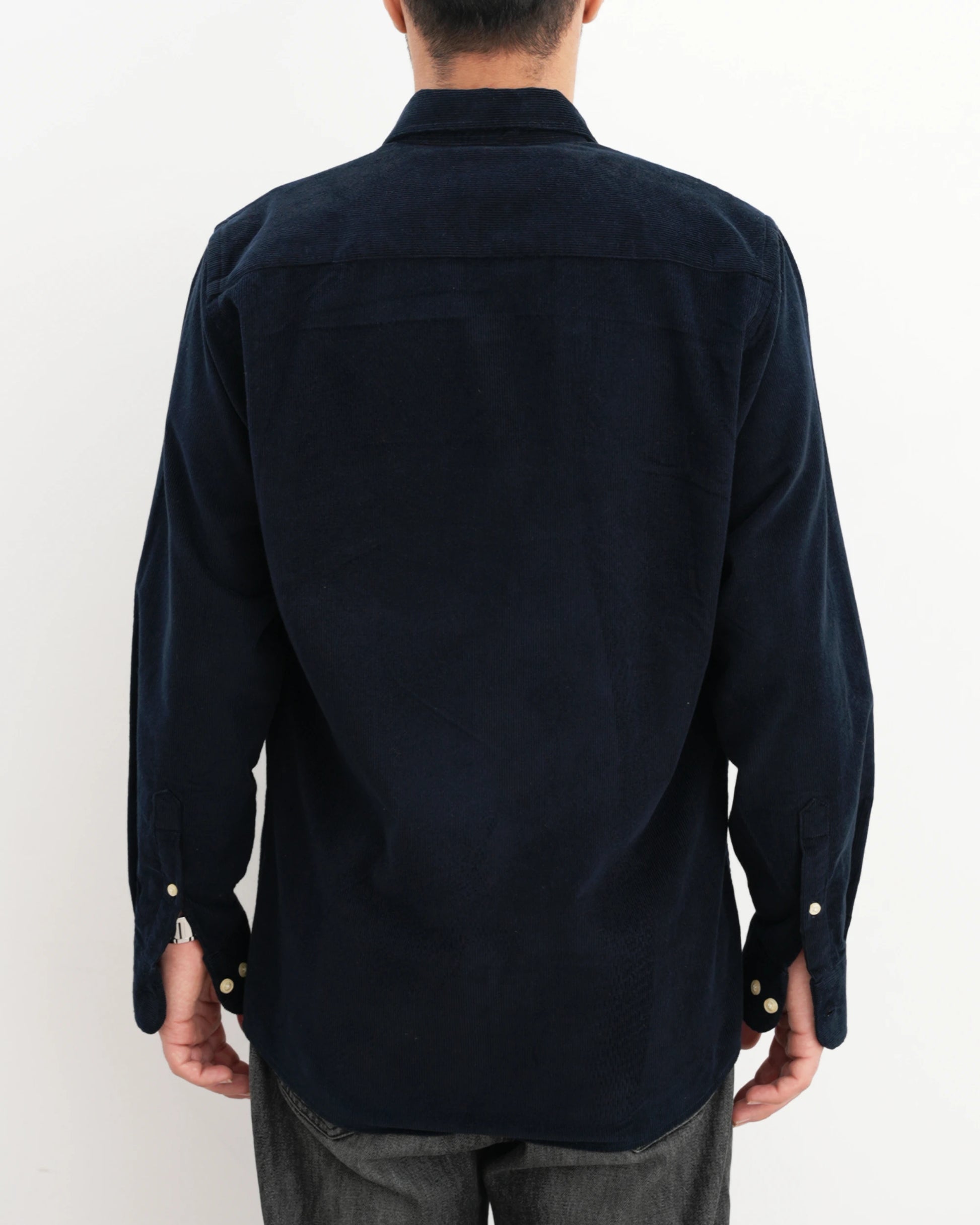 MUBU Cosserat Lacivert Kadife Gömlek - Model Arka Görünüm
