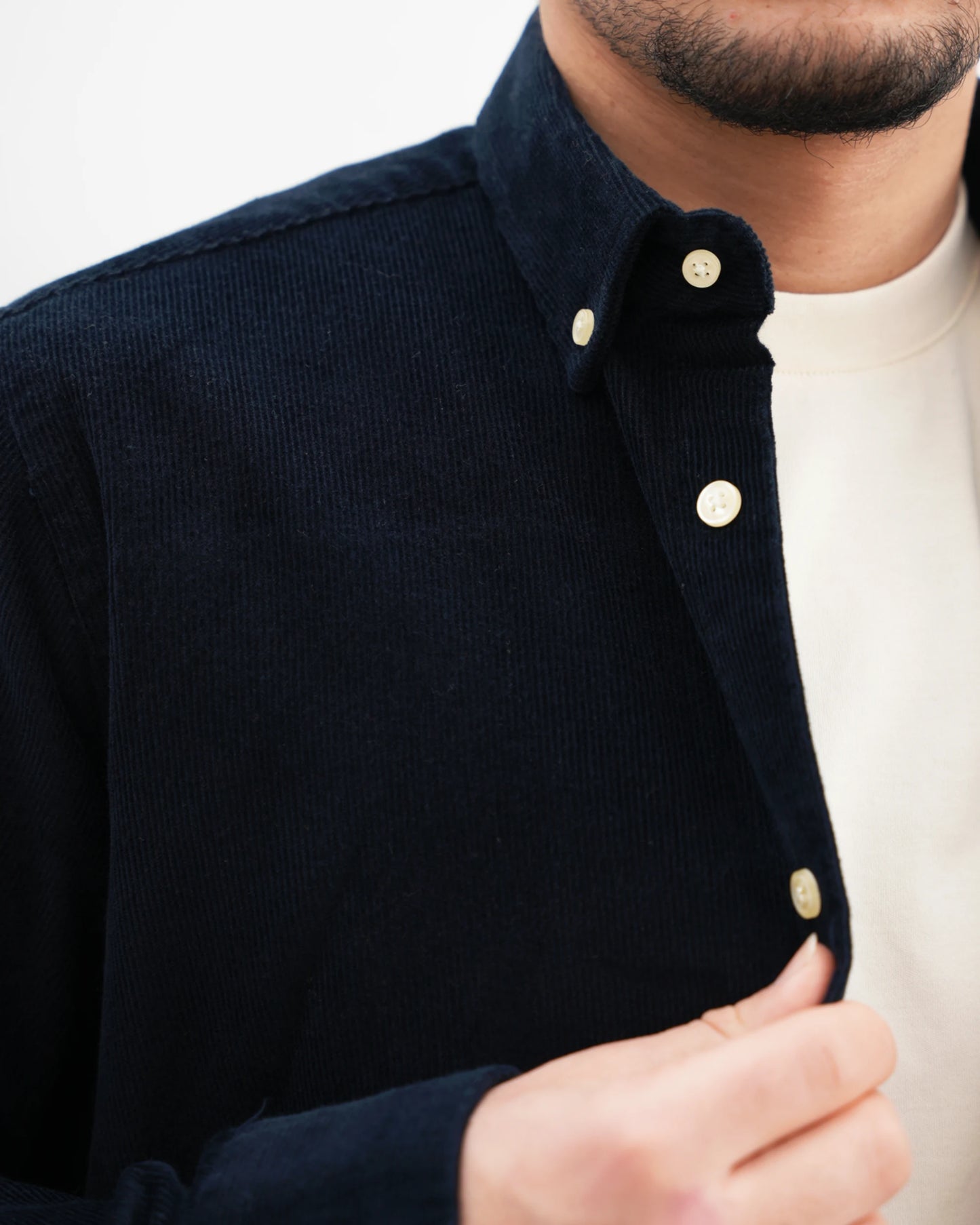 MUBU Cosserat Lacivert Kadife Gömlek - Yakın Detay Görünüm