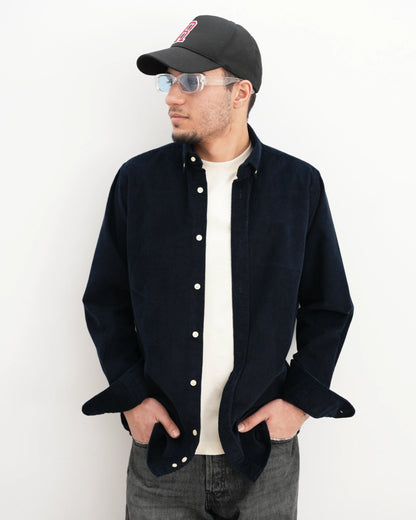 MUBU Cosserat Lacivert Kadife Gömlek - Model Yakın Ön Görünüm