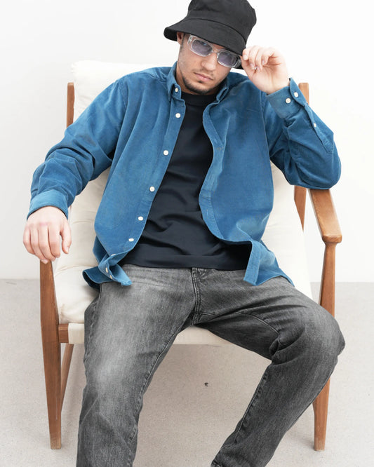 MUBU Cosserat Açık Mavi Kadife Gömlek - Model Lifestyle