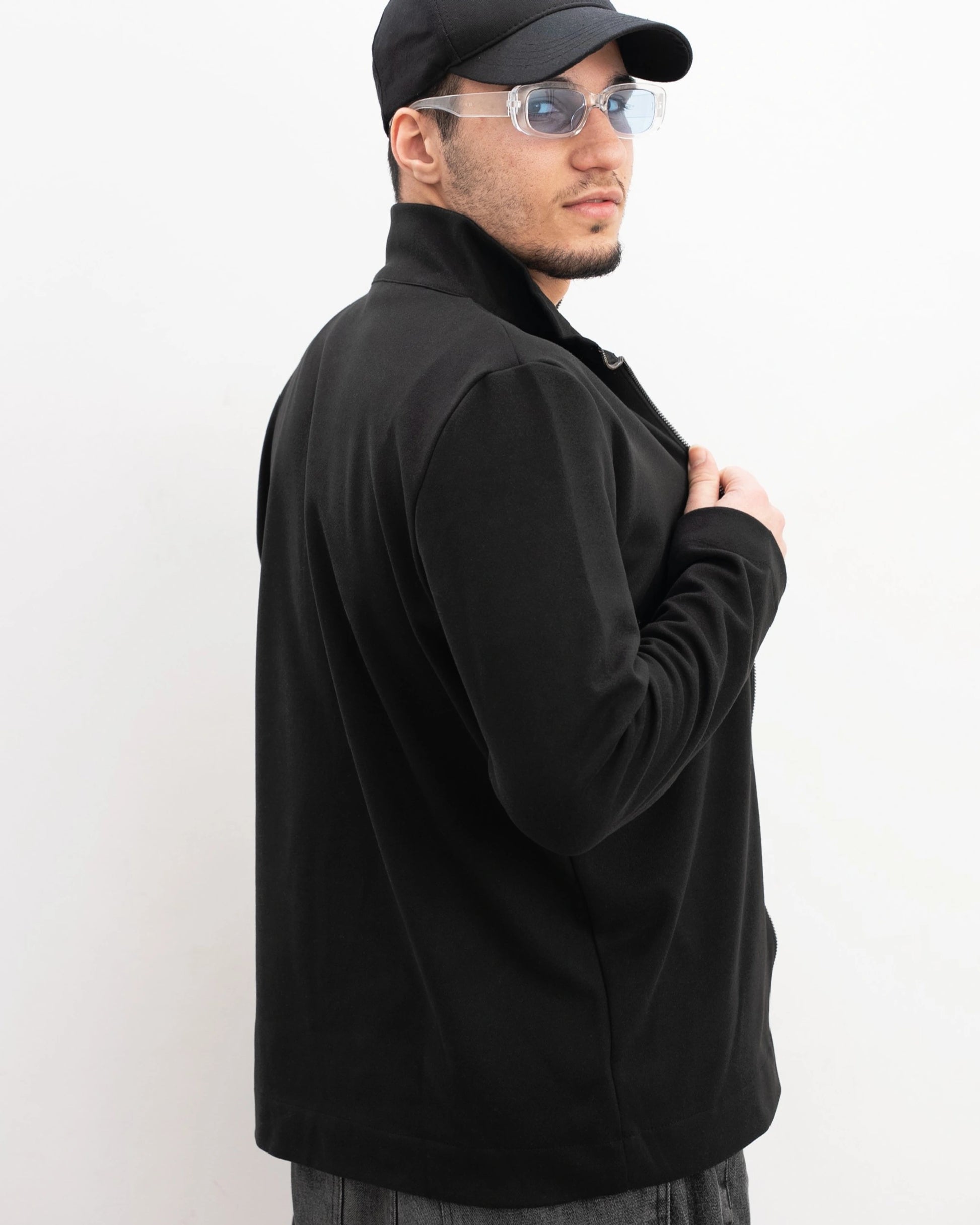 MUBU Diago Tech-Knit Siyah Hırka - Model Yan Görünüm