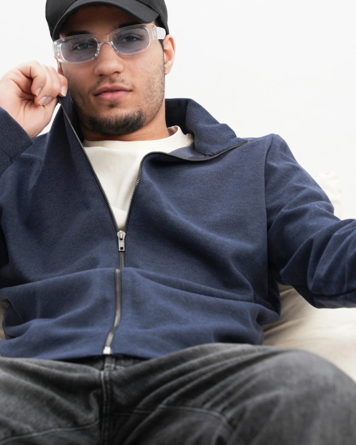 MUBU Diago Tech-Knit İndigo Hırka - Model Lifestyle Yakın Görünüm