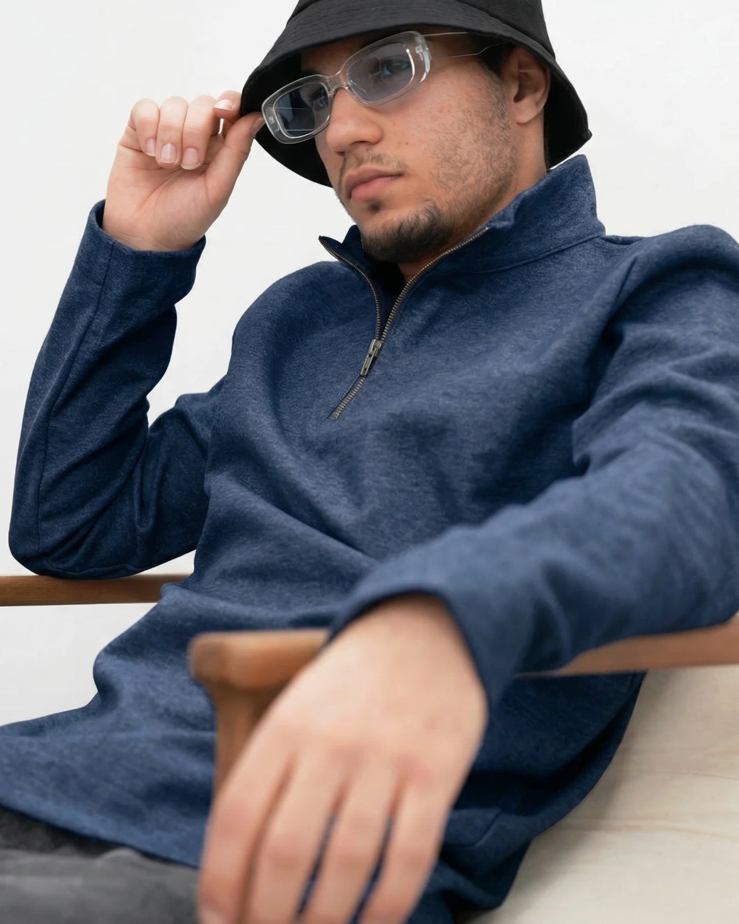 MUBU Diago Half-Zip Deep Indigo Teknik Kazak - Model Lifestyle