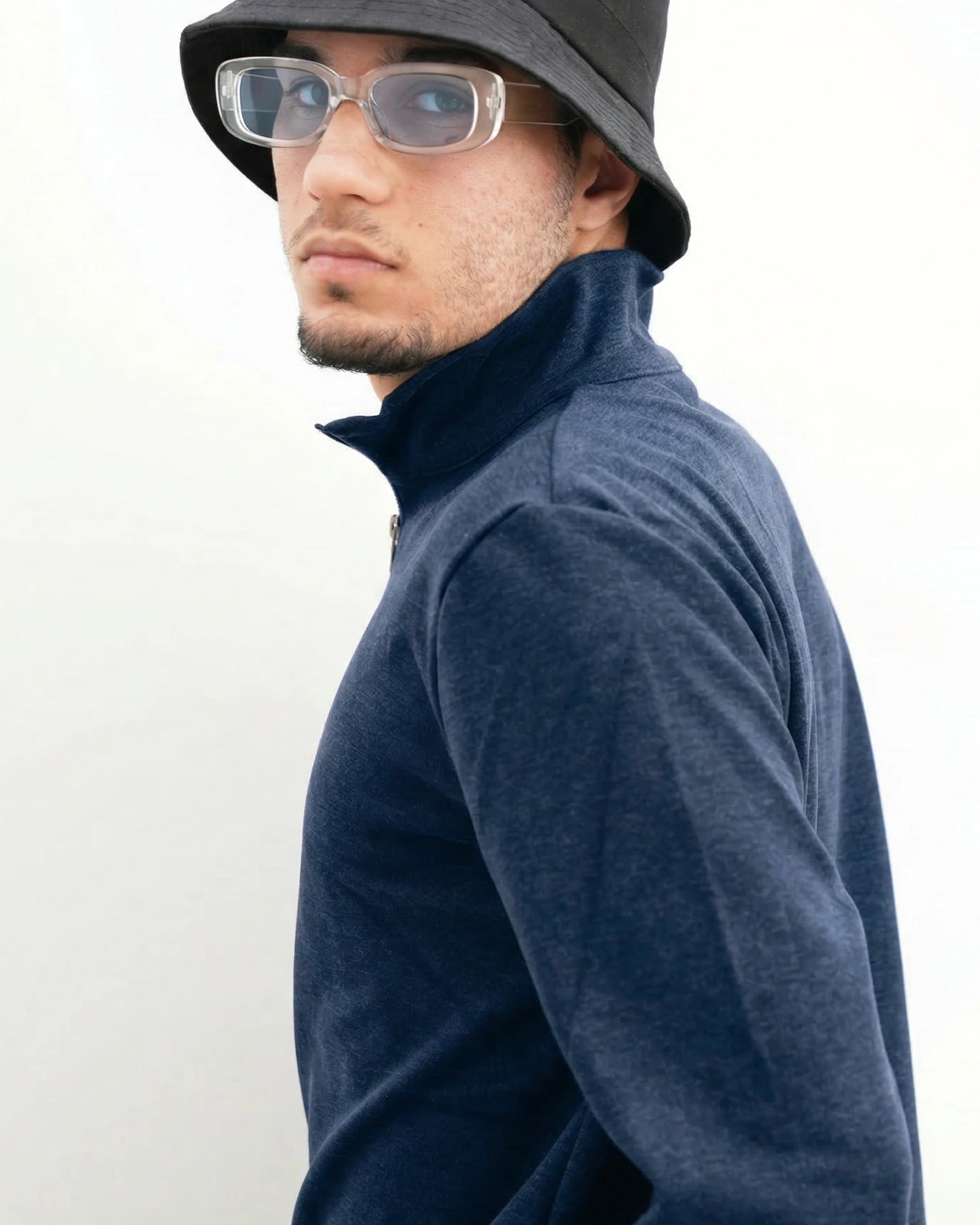 MUBU Diago Half-Zip Deep Indigo Teknik Kazak - Model Yan Görünüm