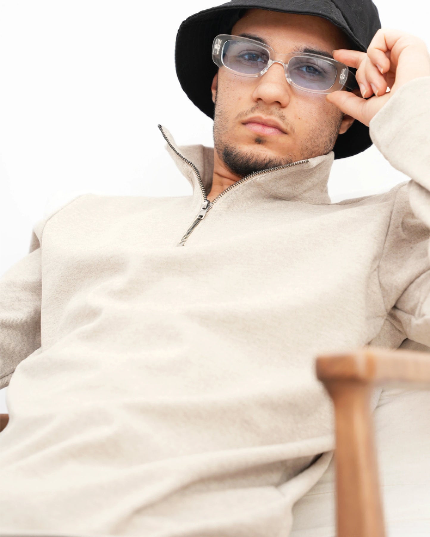 MUBU Diago Half-Zip Latte Teknik Kazak - Model Lifestyle