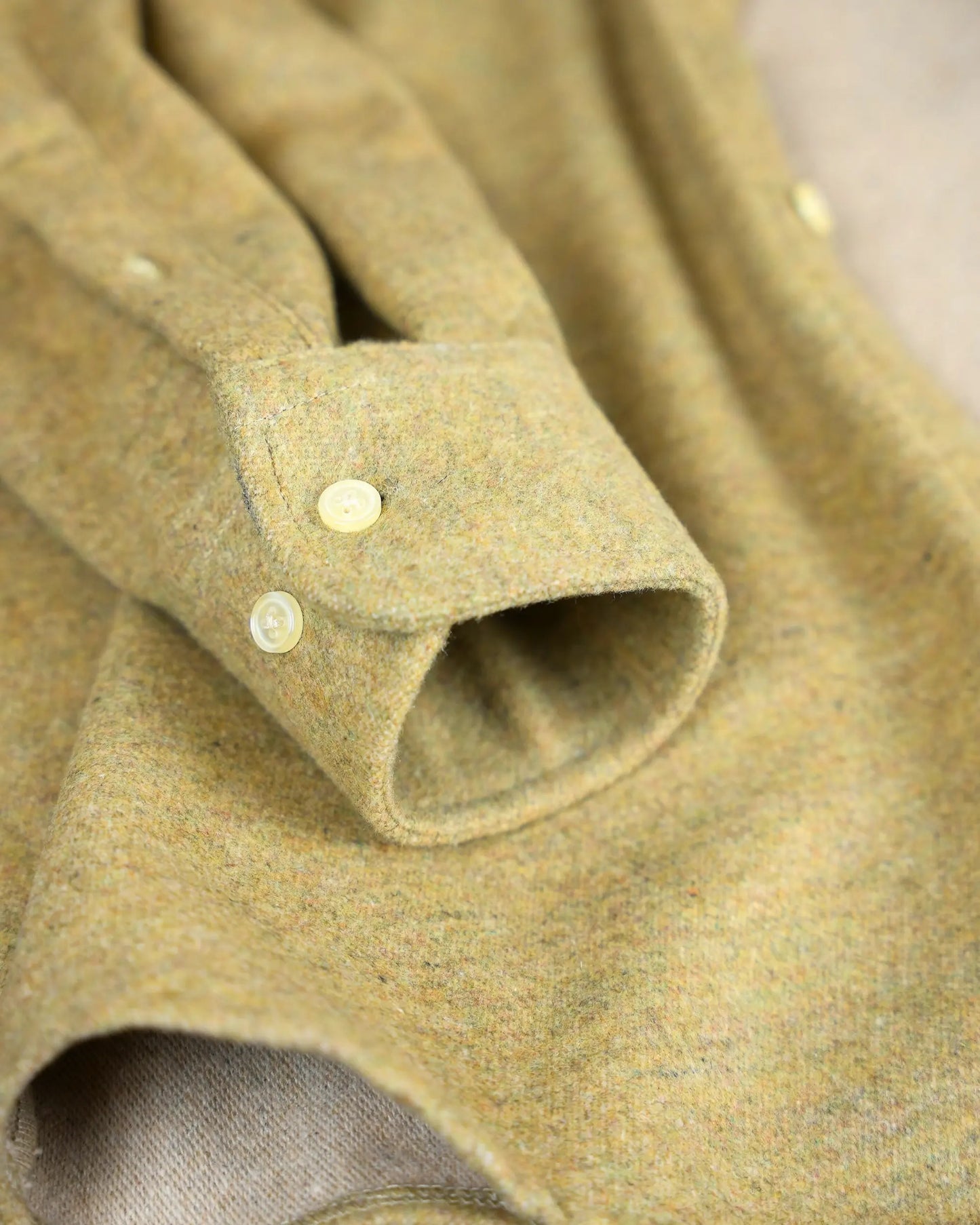MUBU Heritage Hardal Yün Gömlek Ceket - Manşet Detayı