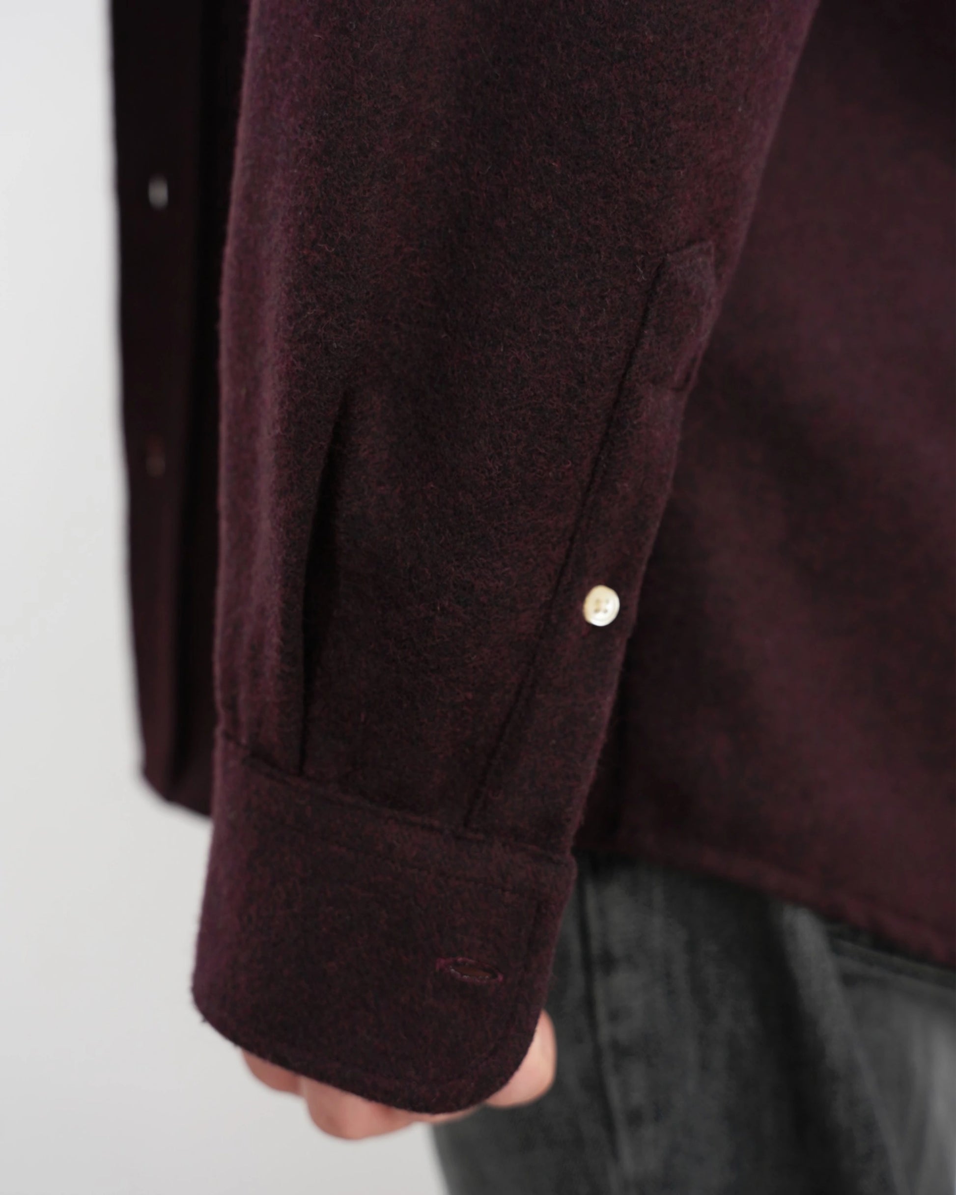 MUBU Heritage Bordo Yün Gömlek Ceket - Kol Detayı