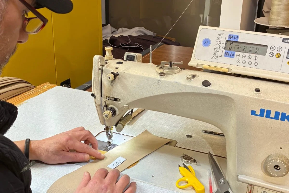 MUBU atölyesinde dikiş makinesi üretim detayı