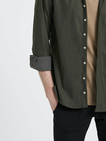 Haki flanel gömlek.