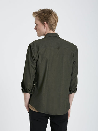 Haki flanel gömlek.